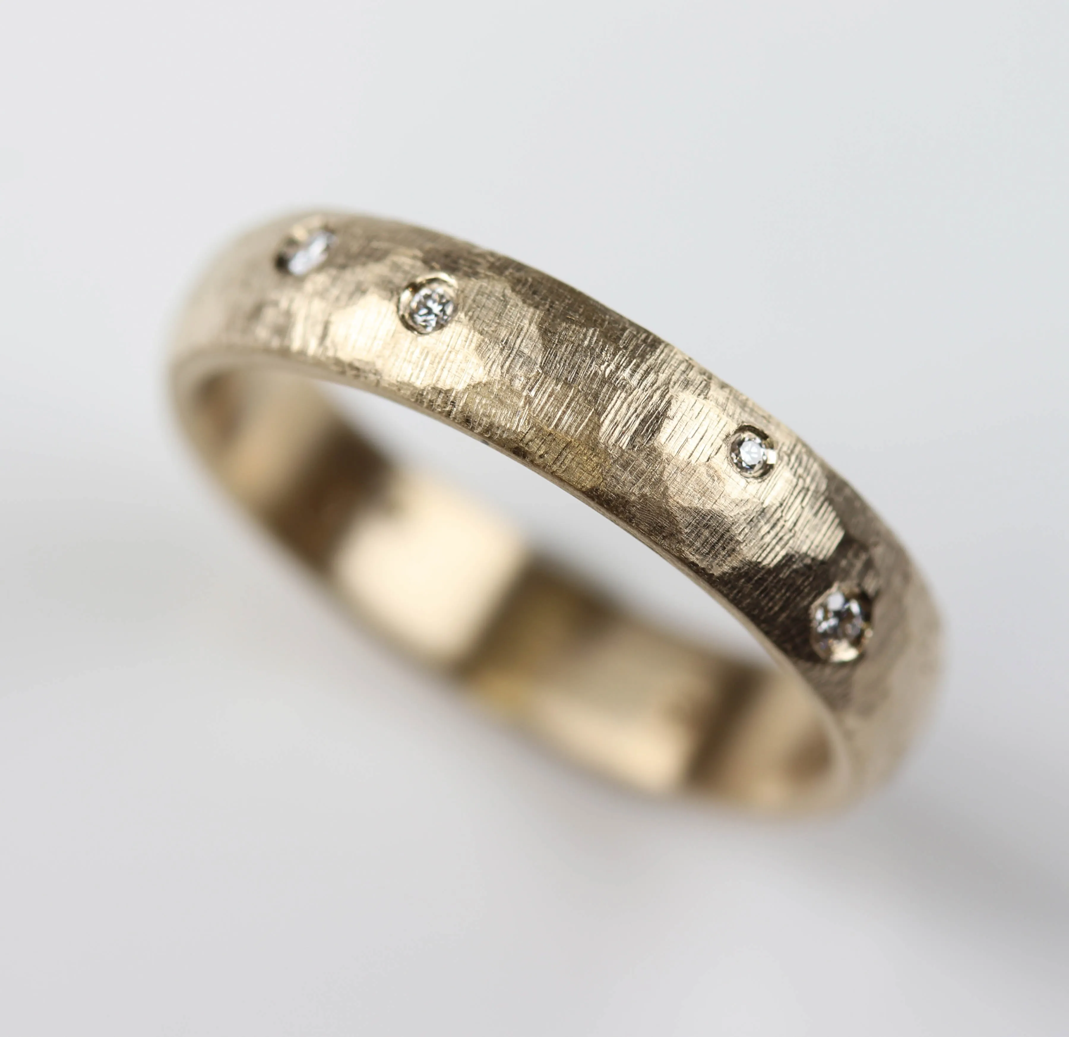 Stone Texture Hand-Carved Classic with Flush Set Lab-Grown Diamonds