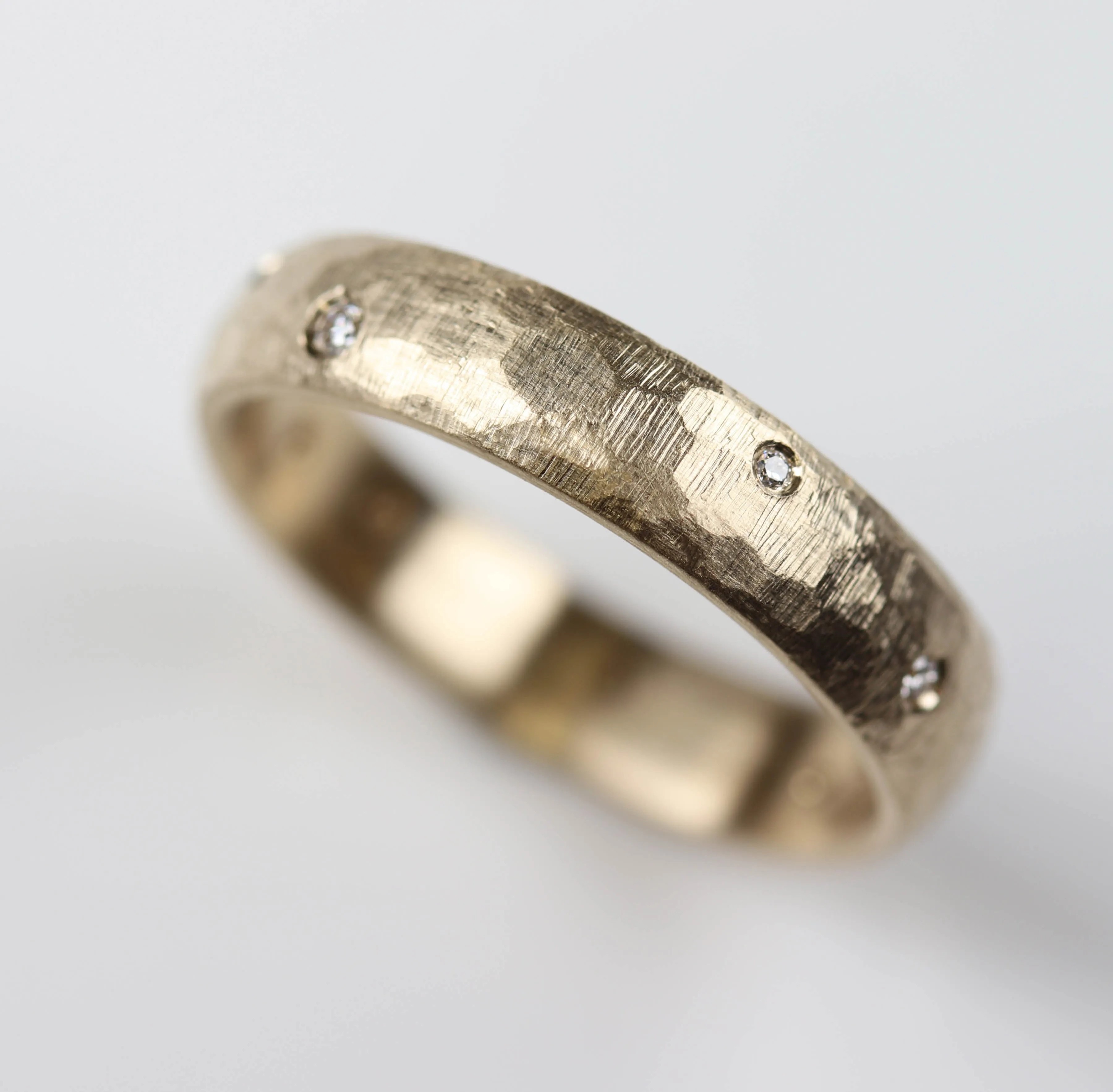 Stone Texture Hand-Carved Classic with Flush Set Lab-Grown Diamonds